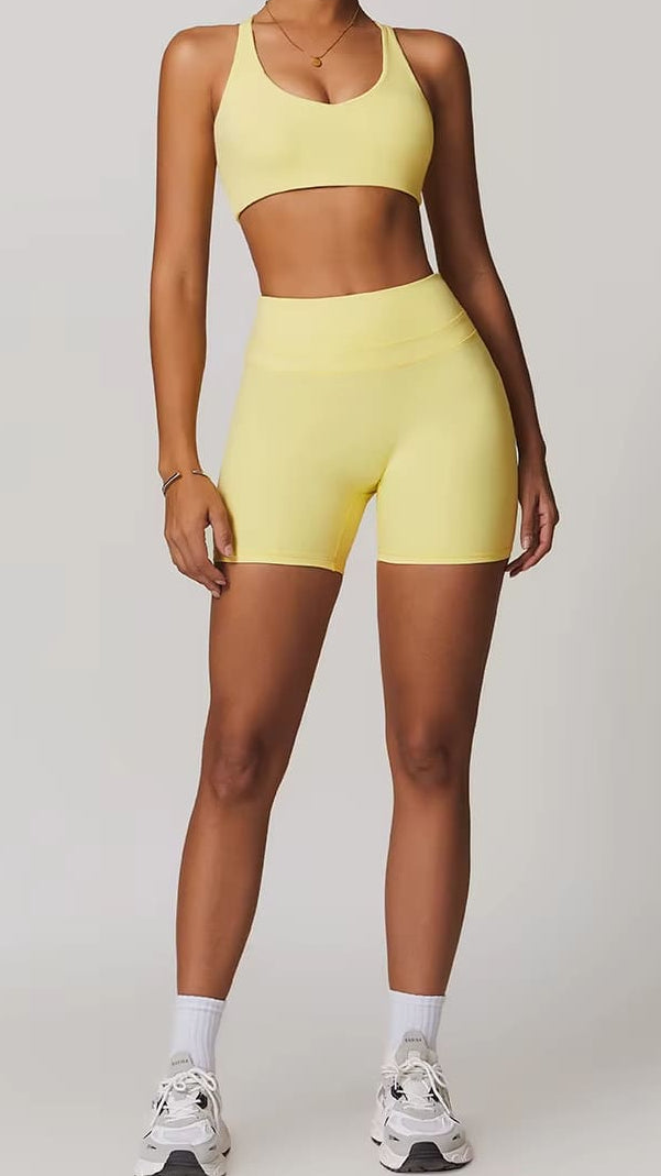 Yellow athletic outfit worn by a model with matching recommendation text and images.